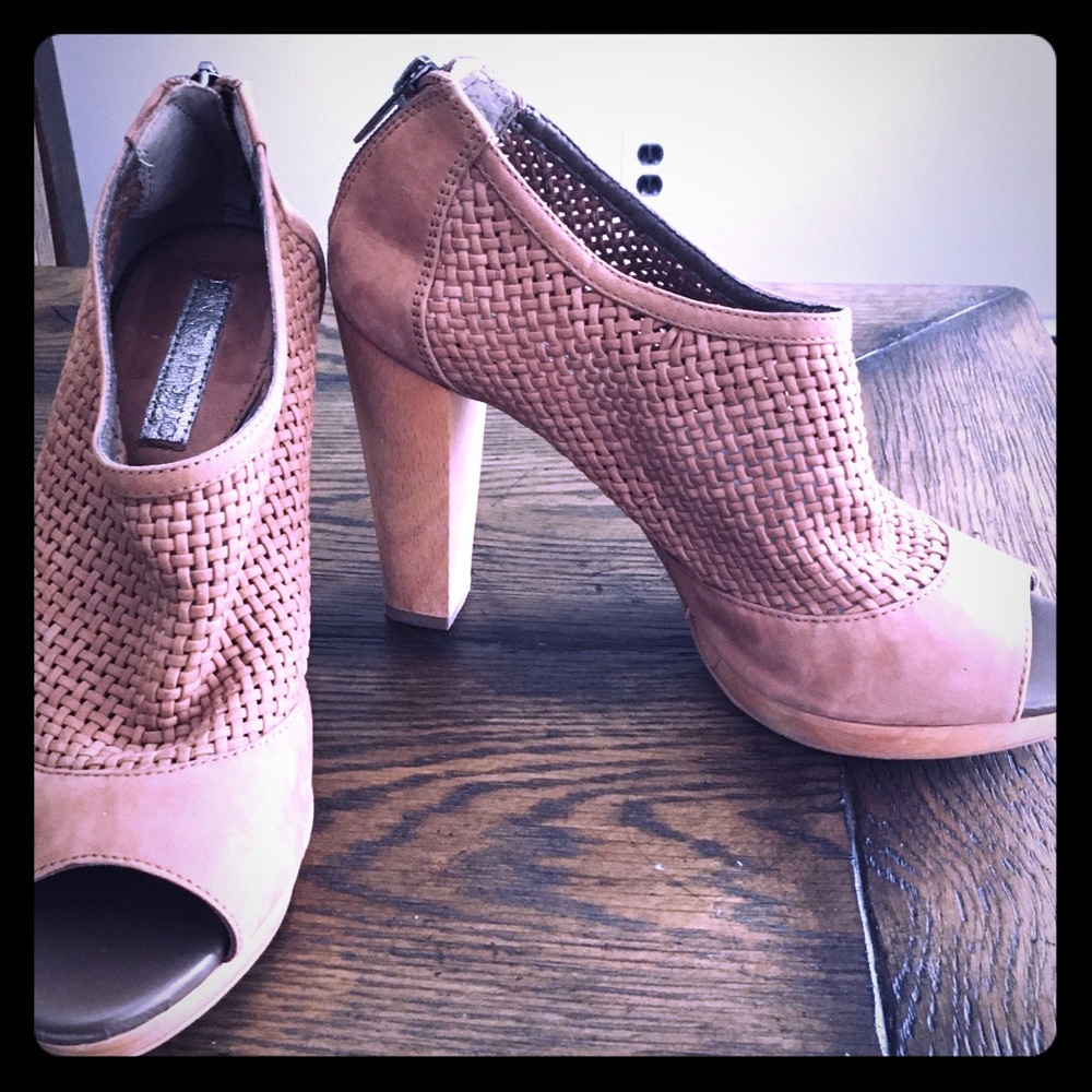 BANANA REPUBLIC OCTAVIO BROWN PEEP TOE BOOTIES 9